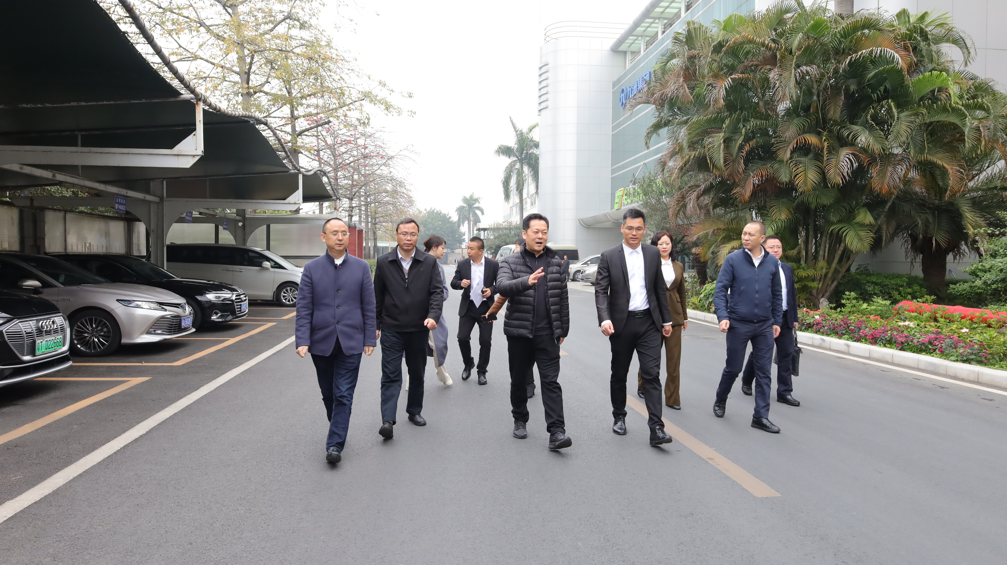 绵阳市副市长一行莅临9001诚信金沙电子考察调研 